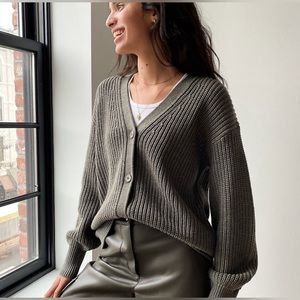 Aritzia Wilfred Cortado Cardigan Size Small Colour Dry Basil. 100% Merino Wool